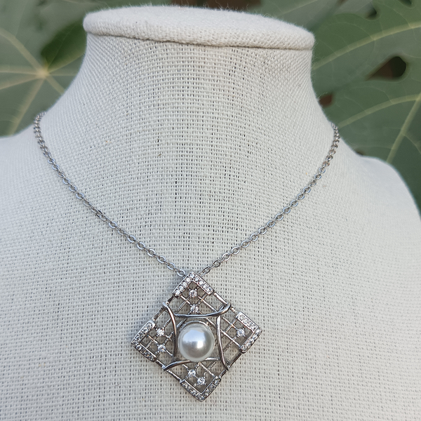 Equilibrium Necklace